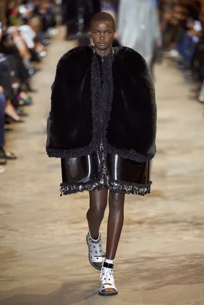 Look 28